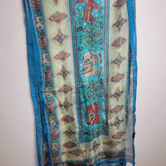 100% Pure Silk Elephant Scarf 68 X 20. - Picture 5 of 10